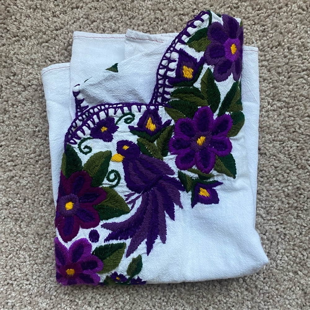 Embroidered Top 💜 - Picture 4 of 4
